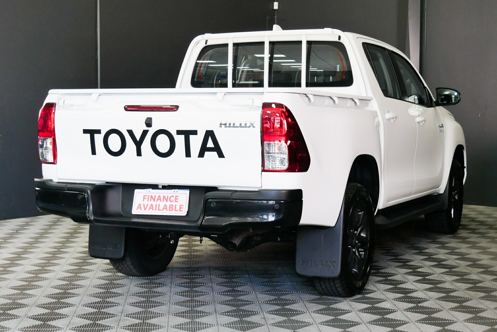 Toyota Hilux image 4