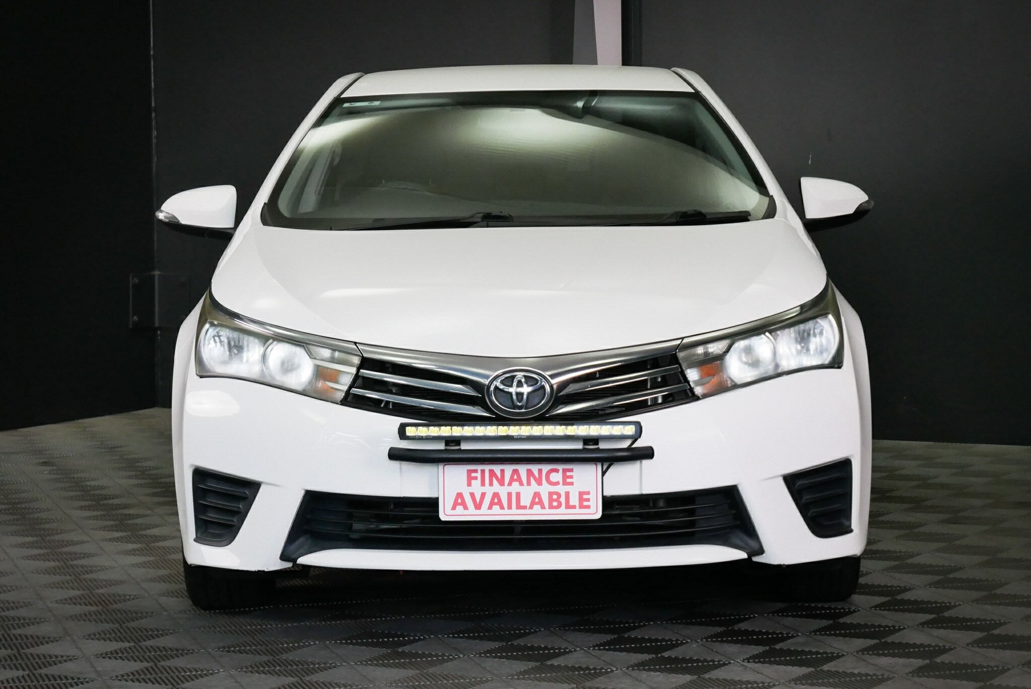 Toyota Corolla image 2