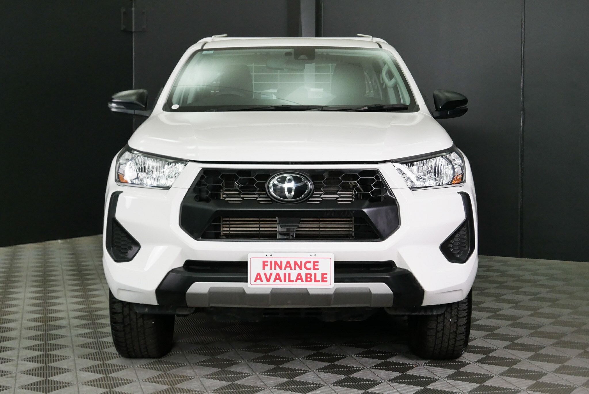 Toyota Hilux image 2