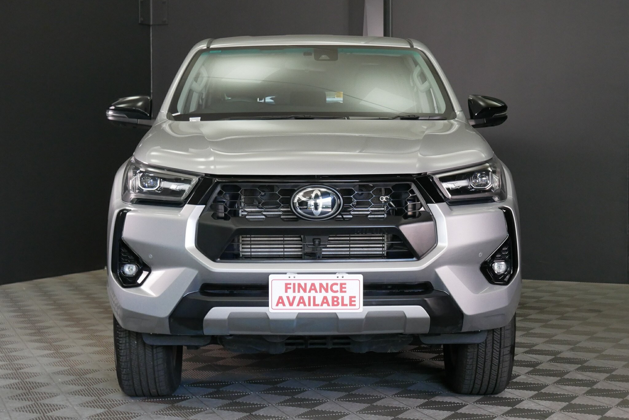 Toyota Hilux image 2