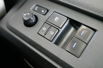 https://vehicle-cdn.autoleague.cloud/30640_U110745_12.jpg