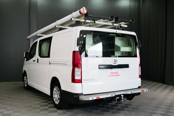 https://vehicle-cdn.autoleague.cloud/30640_U110745_4.jpg