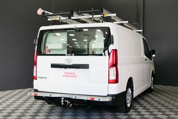 https://vehicle-cdn.autoleague.cloud/30640_U110745_6.jpg