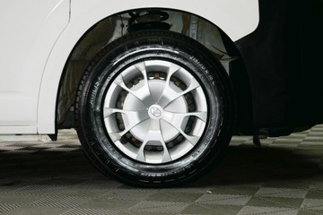 https://vehicle-cdn.autoleague.cloud/30640_U110745_7.jpg