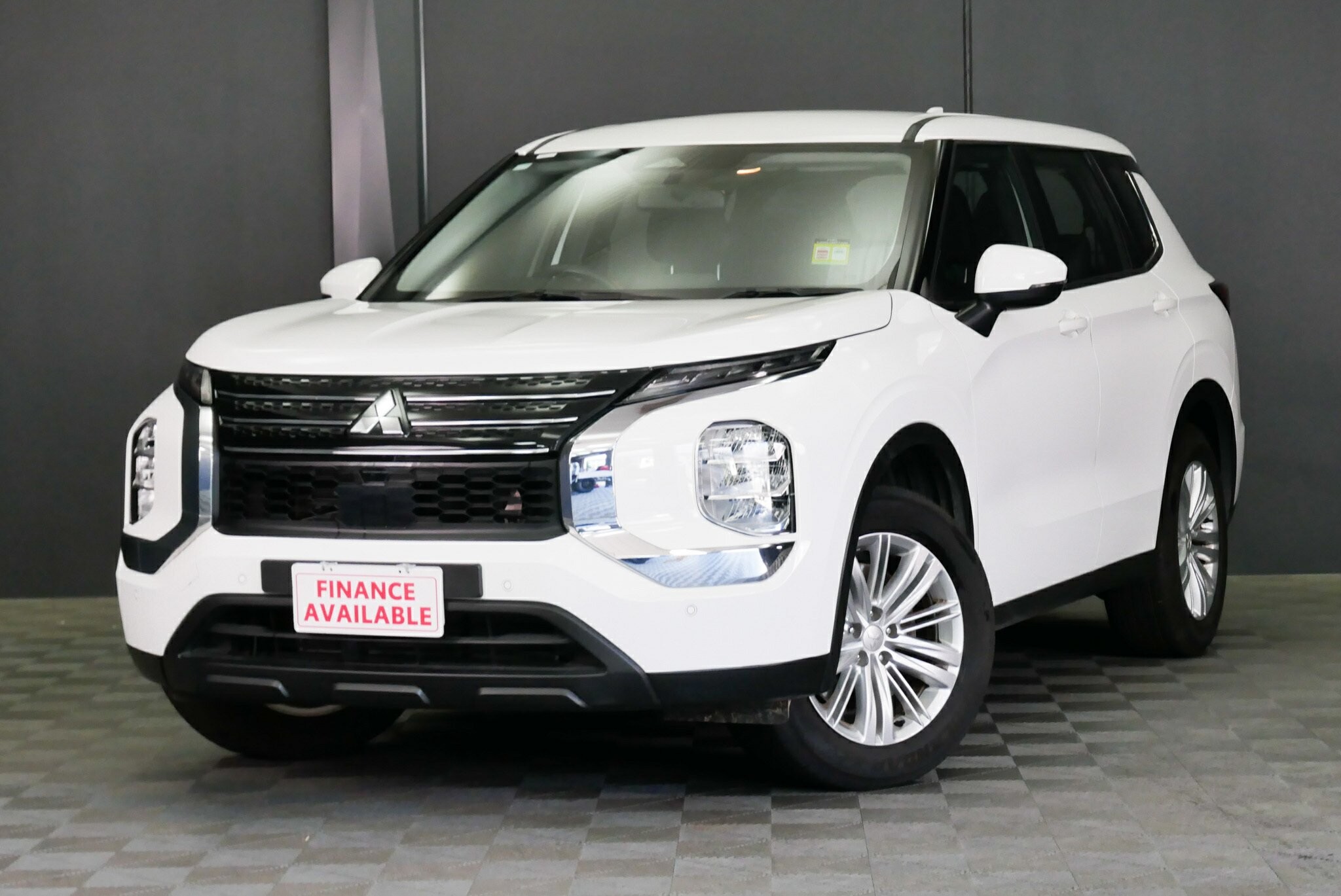 Mitsubishi Outlander image 3