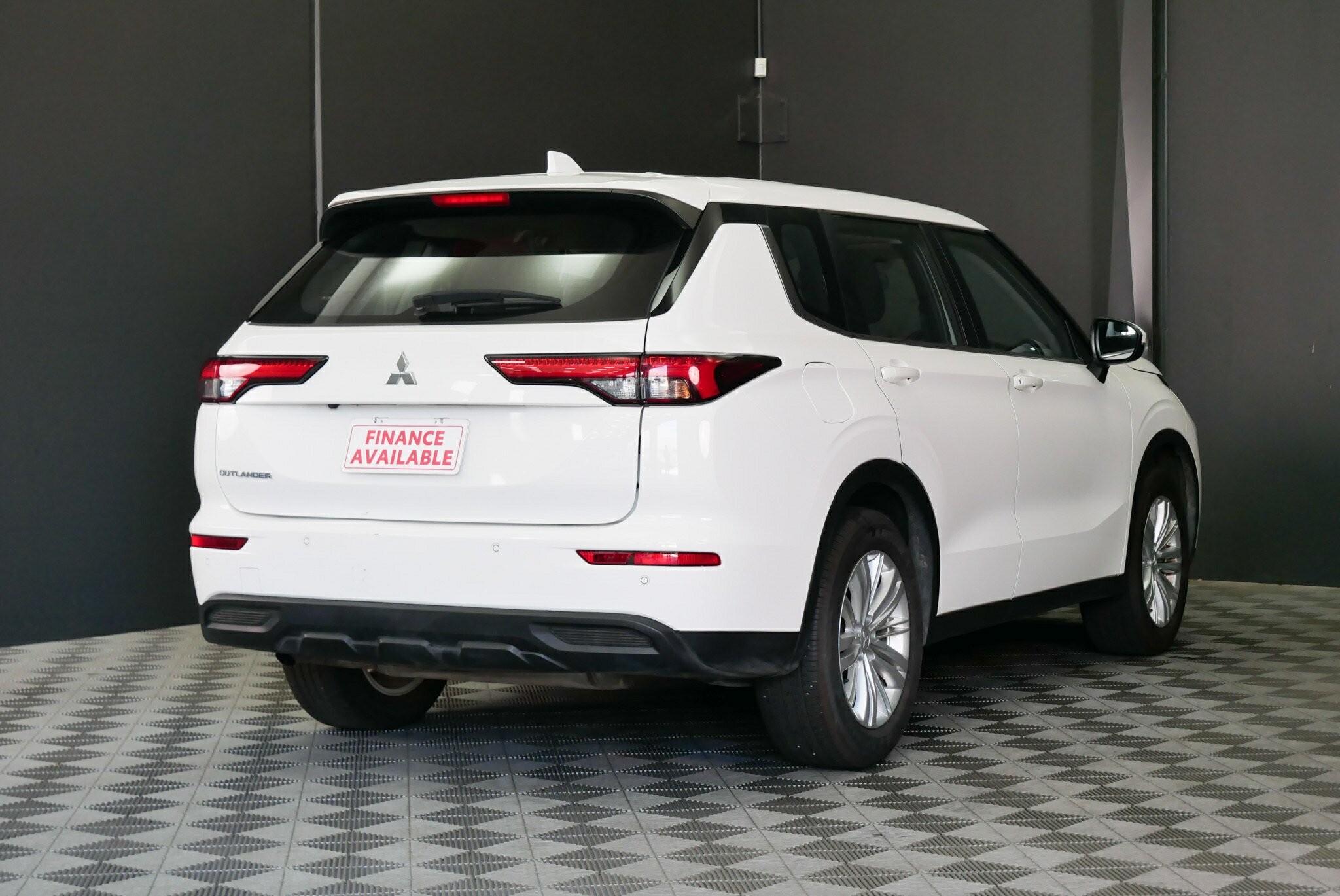 Mitsubishi Outlander image 4