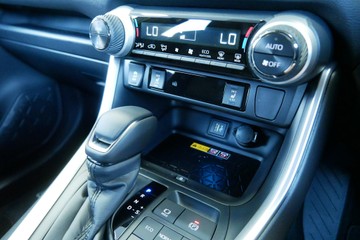 https://vehicle-cdn.autoleague.cloud/30640_U110749_16.jpg