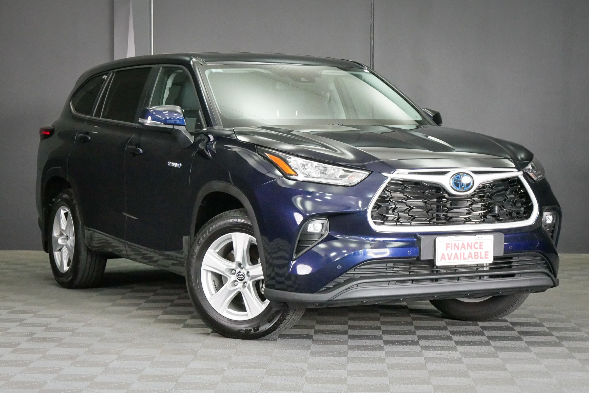 Toyota Kluger image 1