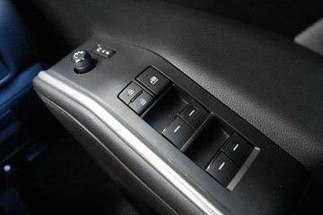 https://vehicle-cdn.autoleague.cloud/30640_U110756_16.jpg