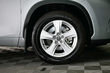 https://vehicle-cdn.autoleague.cloud/30640_U110756_6.jpg