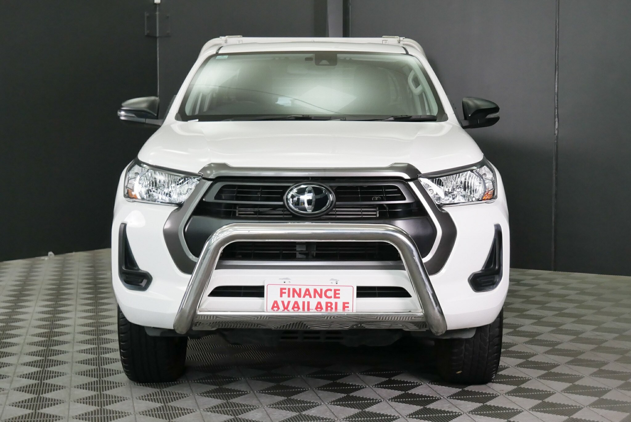 Toyota Hilux image 2