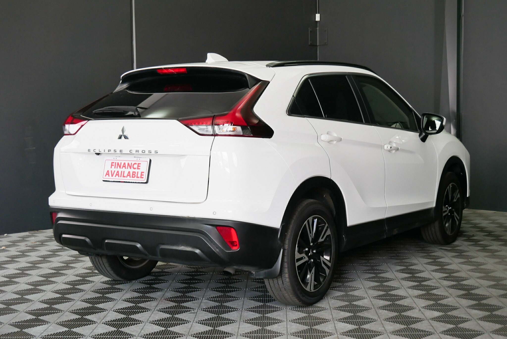 Mitsubishi Eclipse Cross image 4