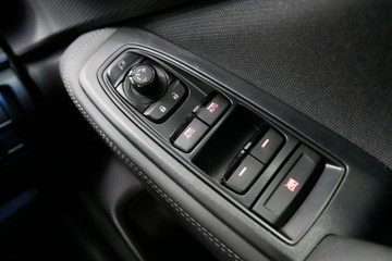 https://vehicle-cdn.autoleague.cloud/30640_U110803_15.jpg