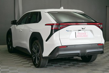 https://vehicle-cdn.autoleague.cloud/30640_U110823_6.jpg