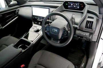 https://vehicle-cdn.autoleague.cloud/30640_U110823_9.jpg