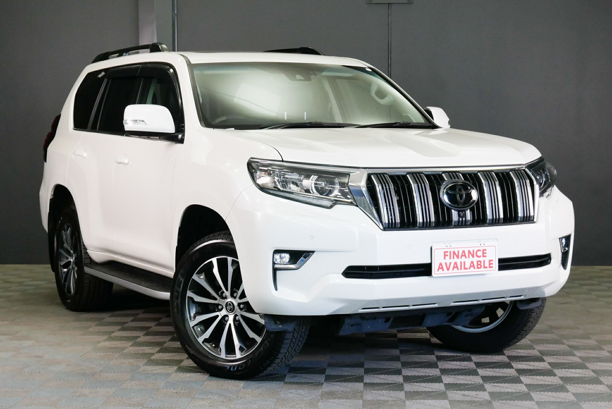 Toyota Landcruiser Prado image 1