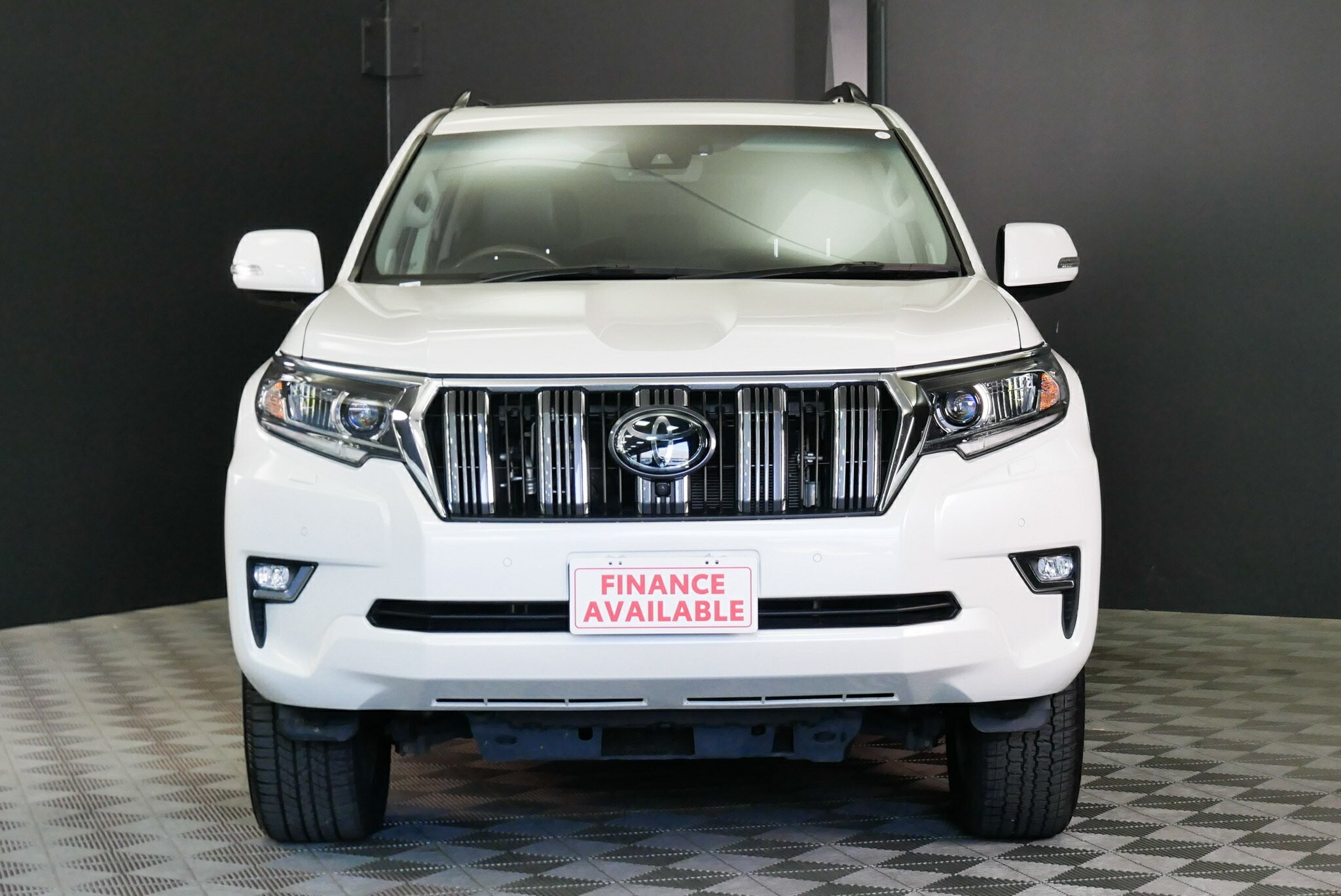 Toyota Landcruiser Prado image 2