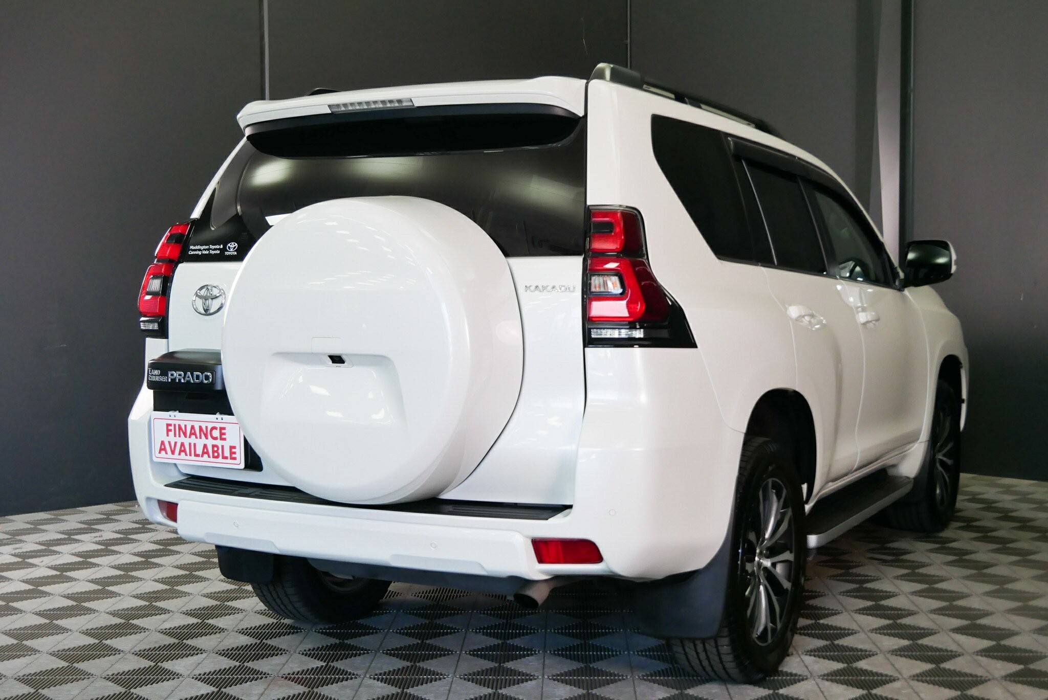 Toyota Landcruiser Prado image 4
