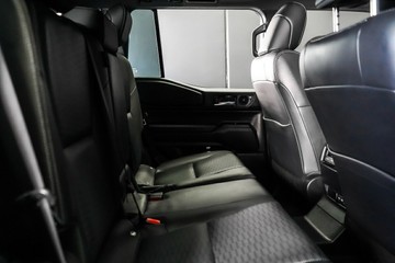 https://vehicle-cdn.autoleague.cloud/30640_U110834_12.jpg
