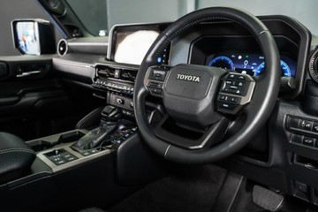 https://vehicle-cdn.autoleague.cloud/30640_U110834_15.jpg