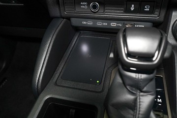 https://vehicle-cdn.autoleague.cloud/30640_U110834_16.jpg