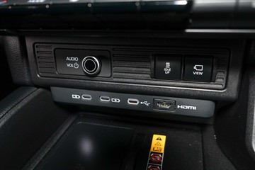 https://vehicle-cdn.autoleague.cloud/30640_U110834_18.jpg
