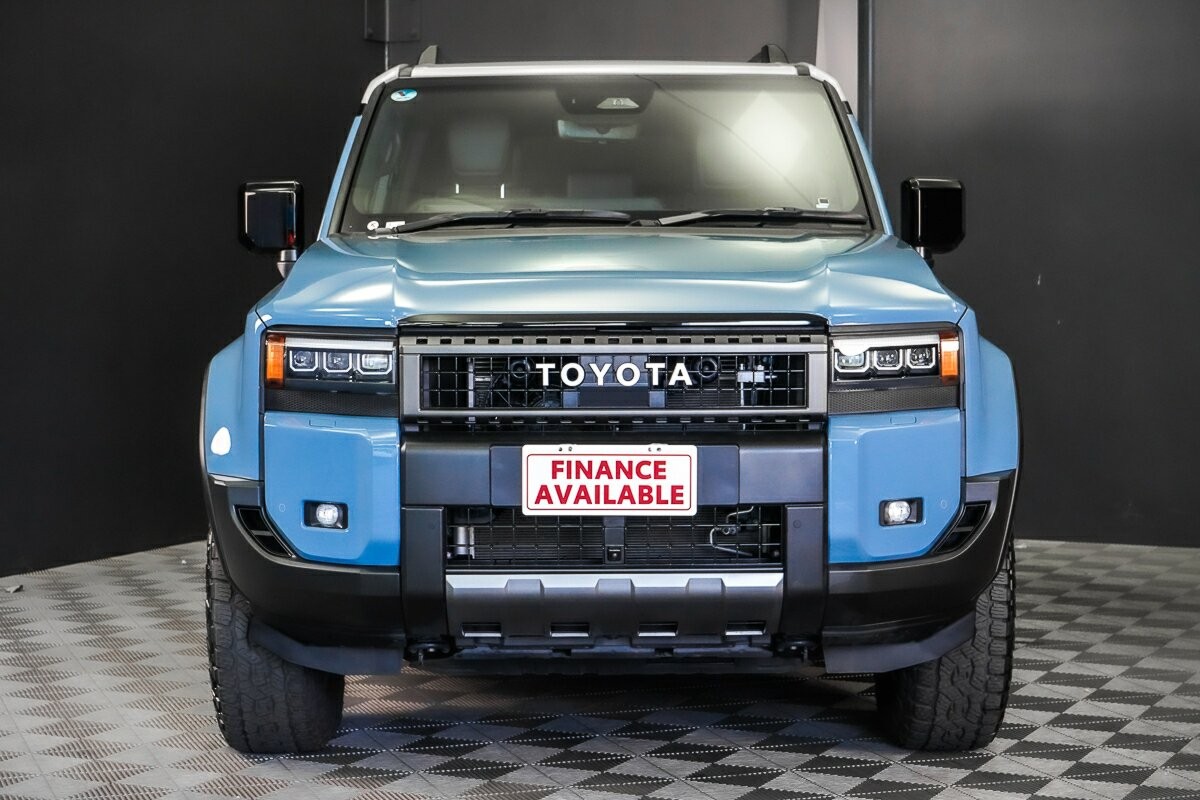 Toyota Landcruiser Prado image 2