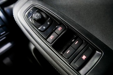 https://vehicle-cdn.autoleague.cloud/30640_U110842_12.jpg
