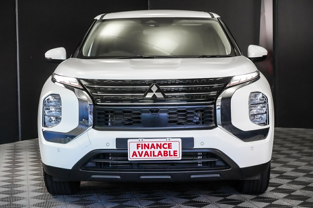 Mitsubishi Outlander image 3