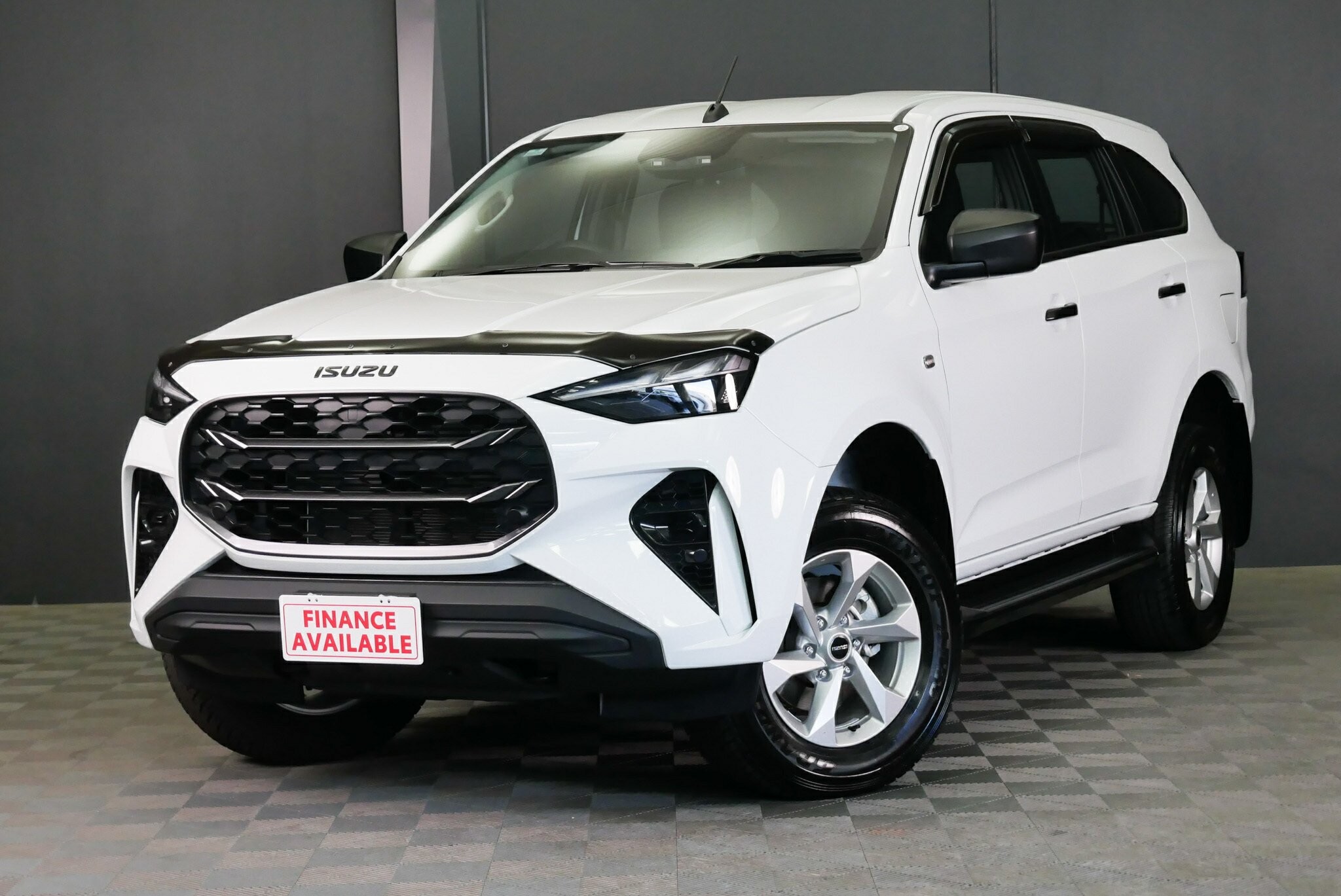 Isuzu Mu-x image 3