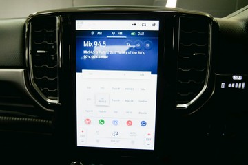 https://vehicle-cdn.autoleague.cloud/30640_U110855_11.jpg