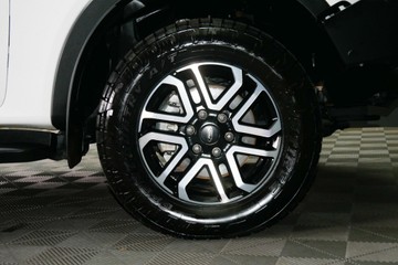 https://vehicle-cdn.autoleague.cloud/30640_U110855_8.jpg