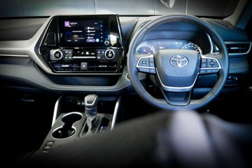 https://vehicle-cdn.autoleague.cloud/30640_U110879_11.jpg