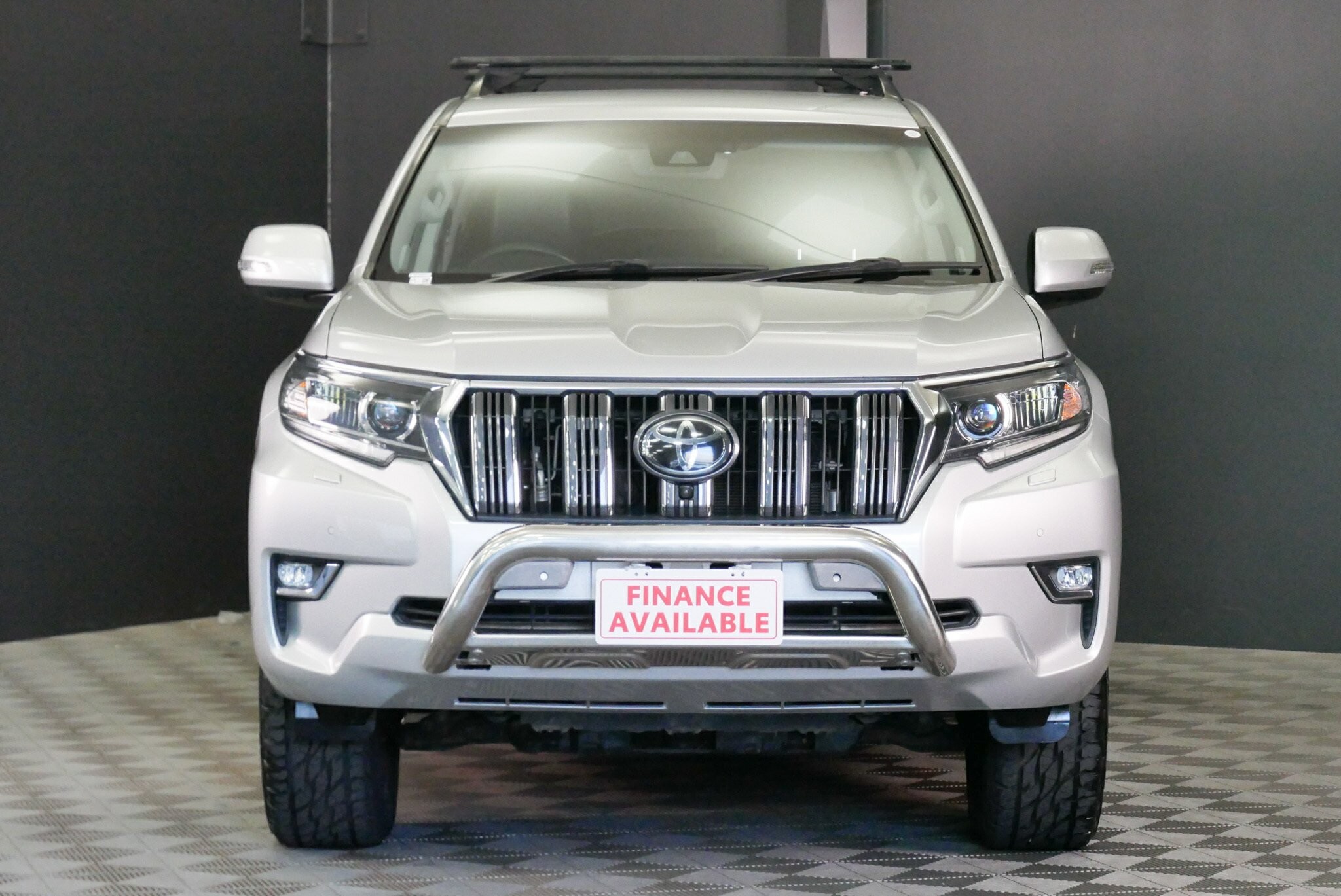 Toyota Landcruiser Prado image 2