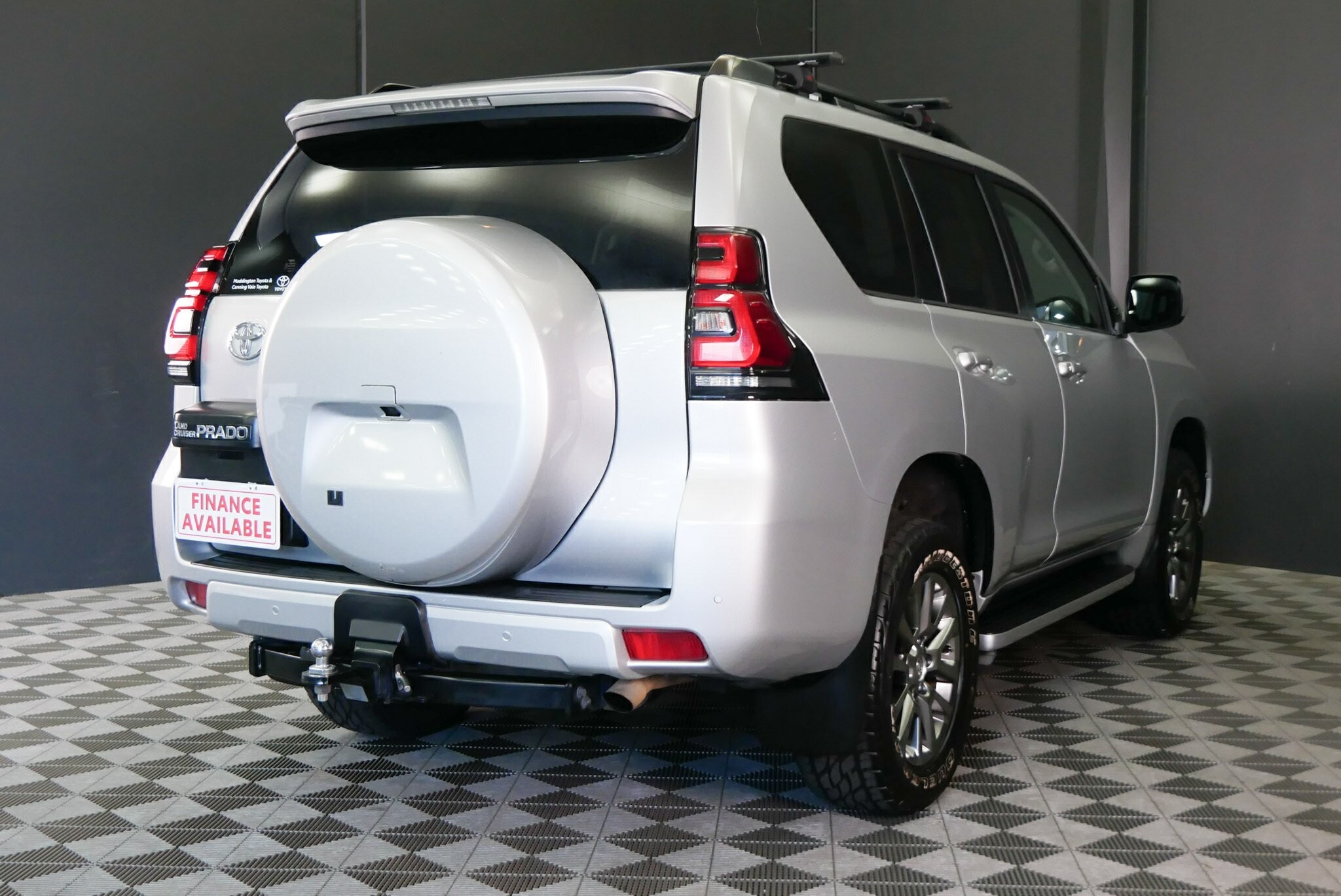 Toyota Landcruiser Prado image 4