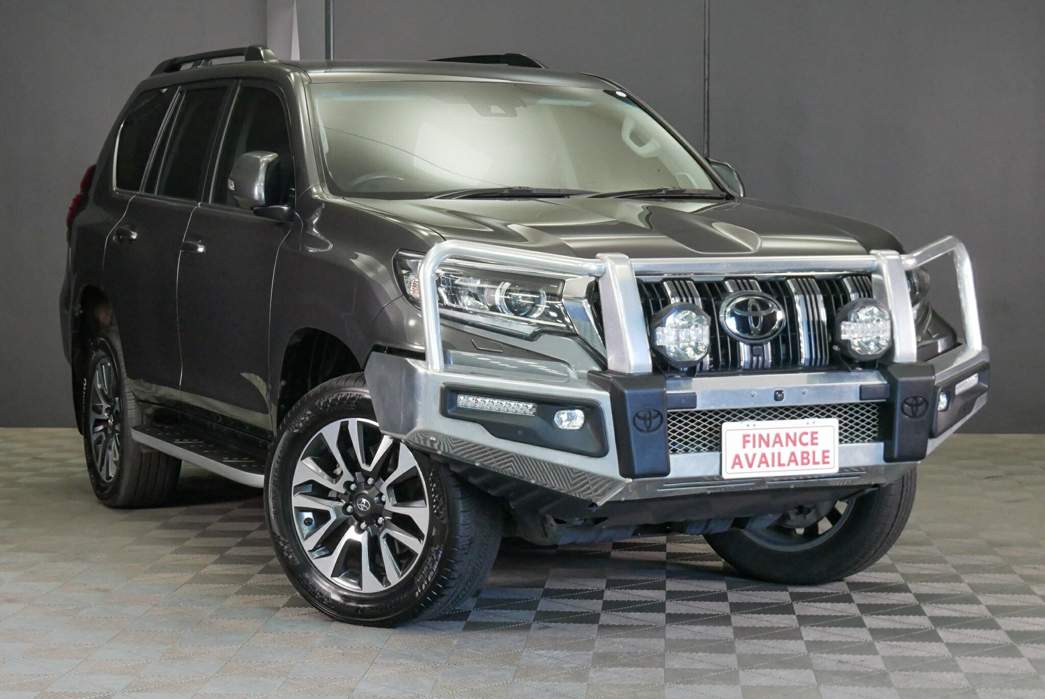 Toyota Landcruiser Prado image 1