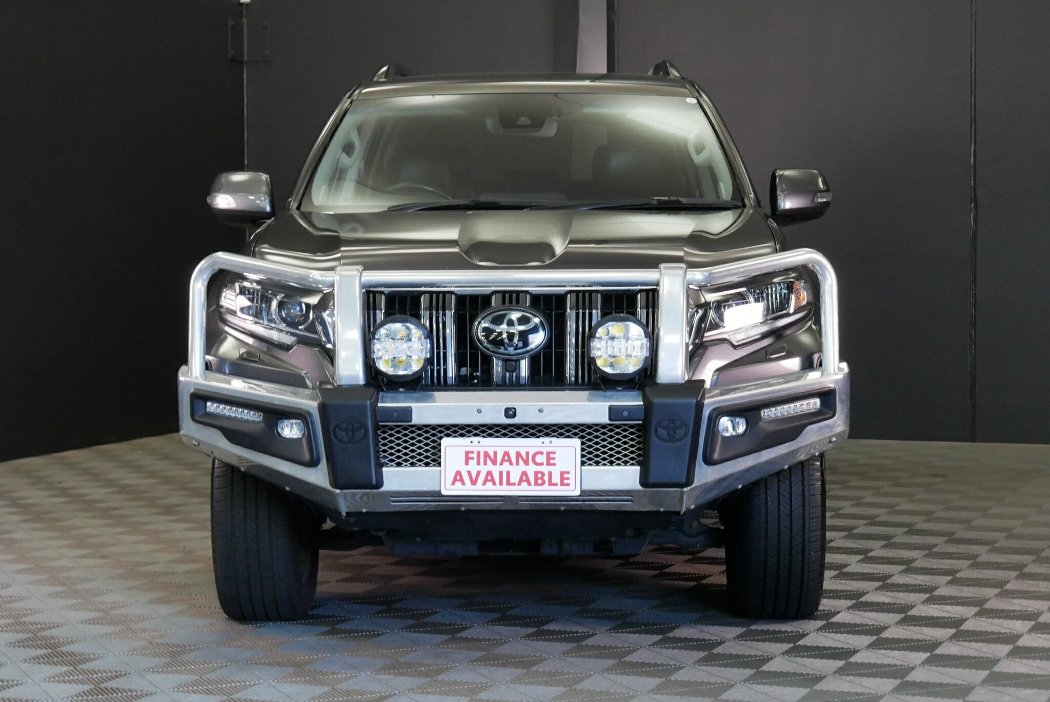 Toyota Landcruiser Prado image 2