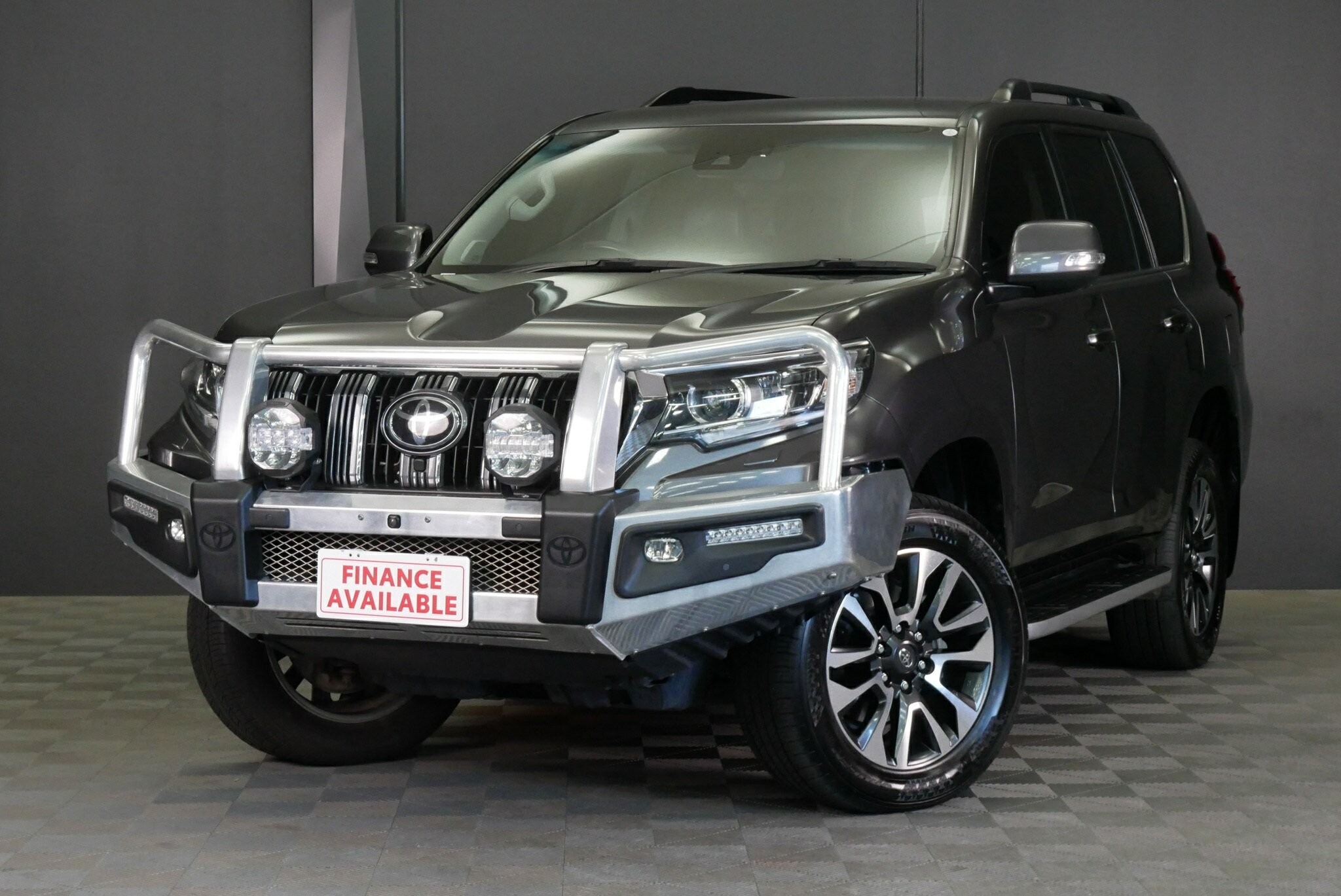 Toyota Landcruiser Prado image 3