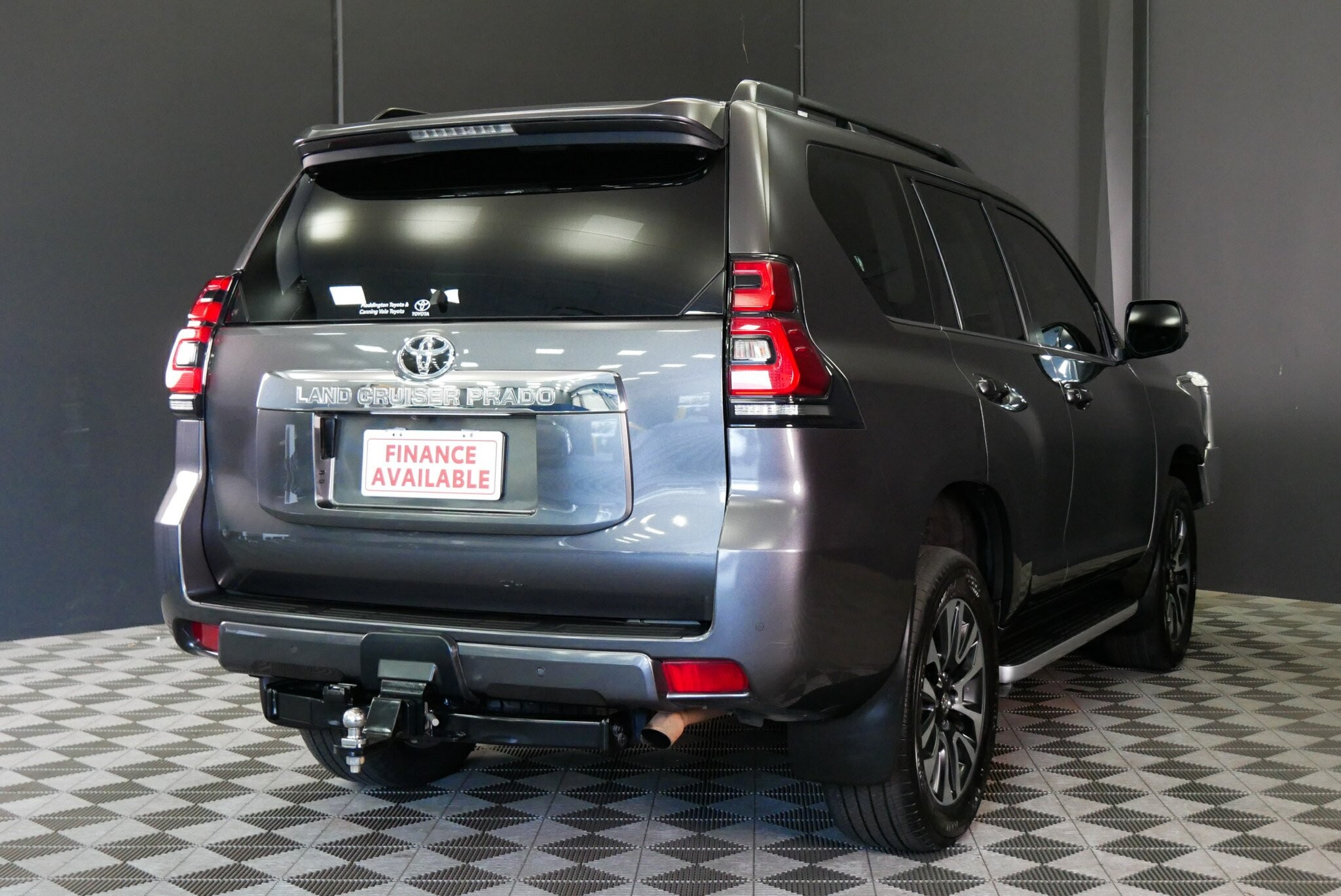 Toyota Landcruiser Prado image 4