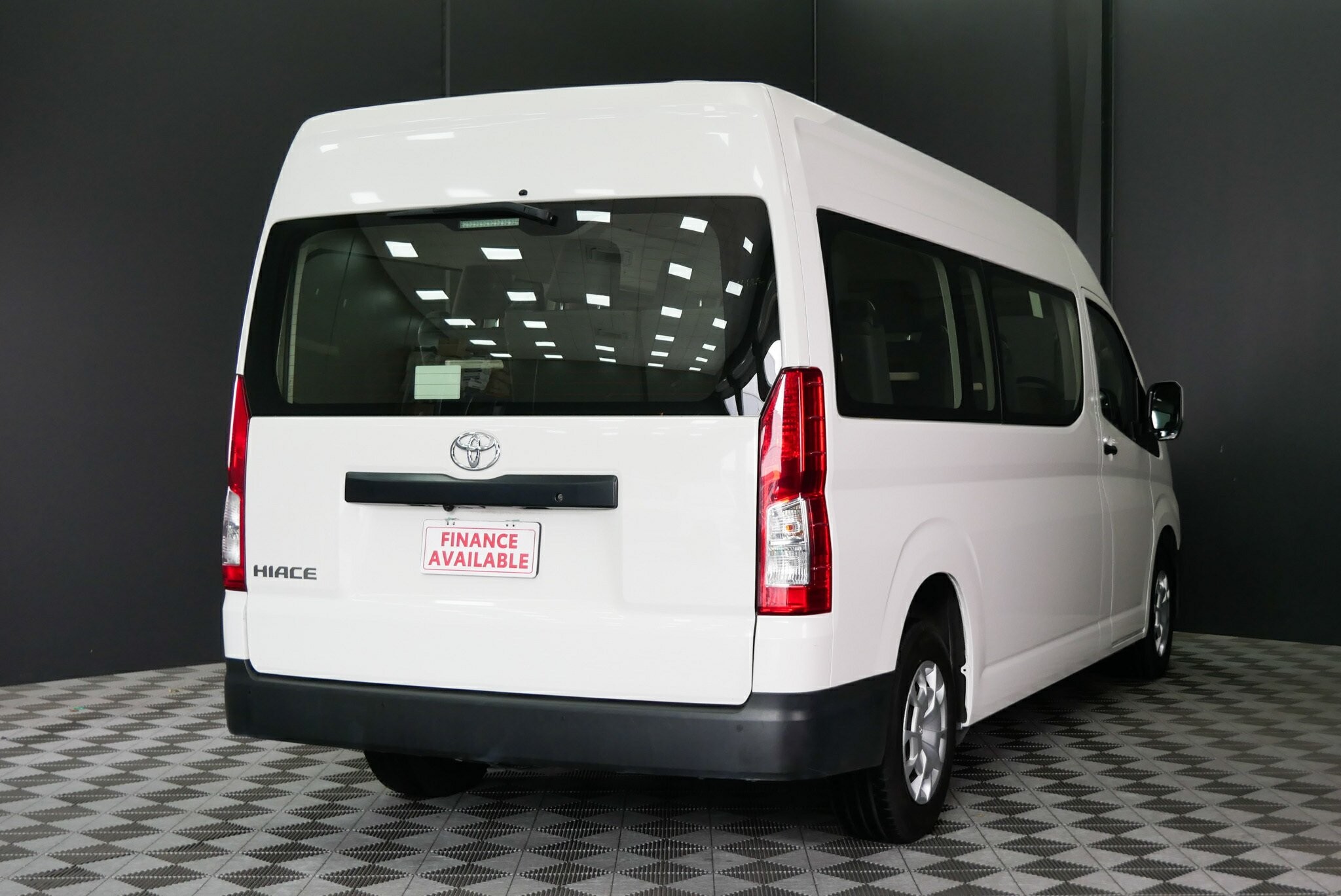 Toyota Hiace image 4