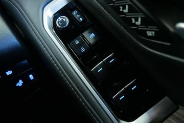 https://vehicle-cdn.autoleague.cloud/30640_U110923_17.jpg