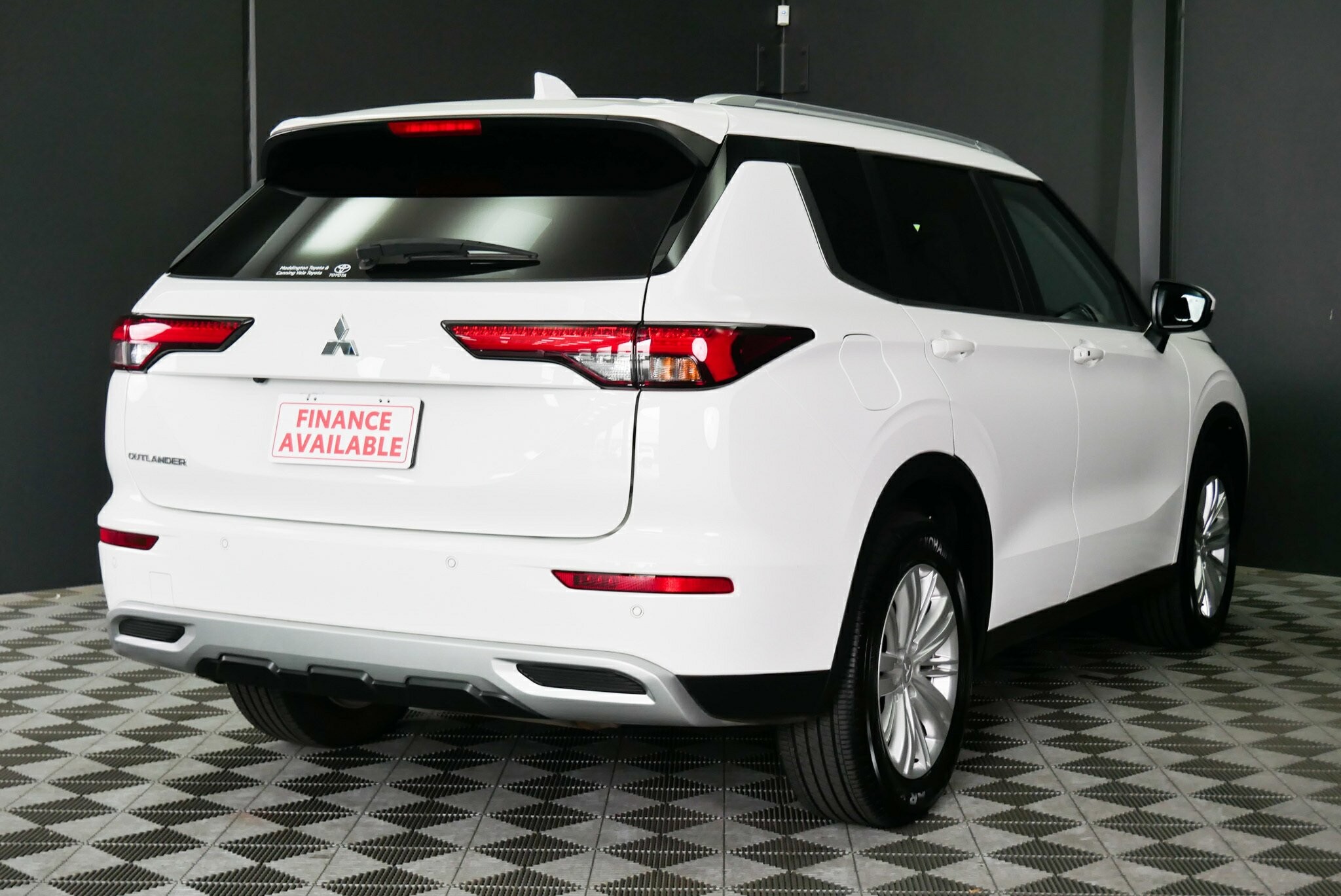 Mitsubishi Outlander image 4