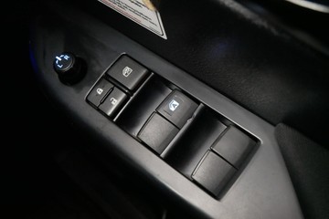 https://vehicle-cdn.autoleague.cloud/30640_U110937_18.jpg
