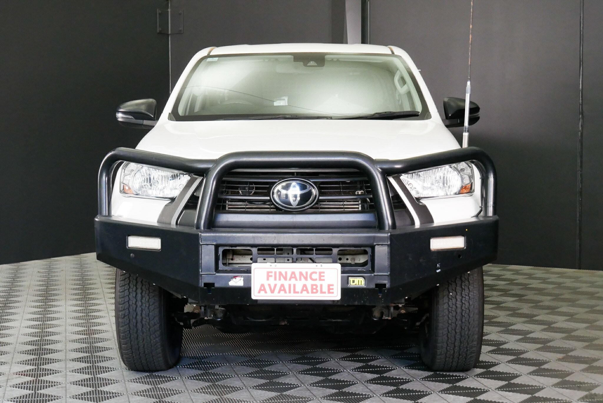 Toyota Hilux image 2