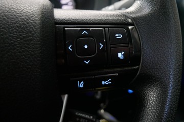https://vehicle-cdn.autoleague.cloud/30640_U110939_15.jpg