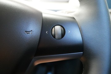 https://vehicle-cdn.autoleague.cloud/30640_U110950_15.jpg