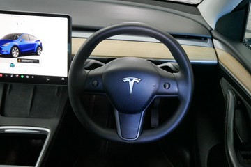 https://vehicle-cdn.autoleague.cloud/30640_U110953_11.jpg