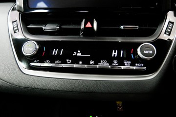 https://vehicle-cdn.autoleague.cloud/30640_U110975_12.jpg