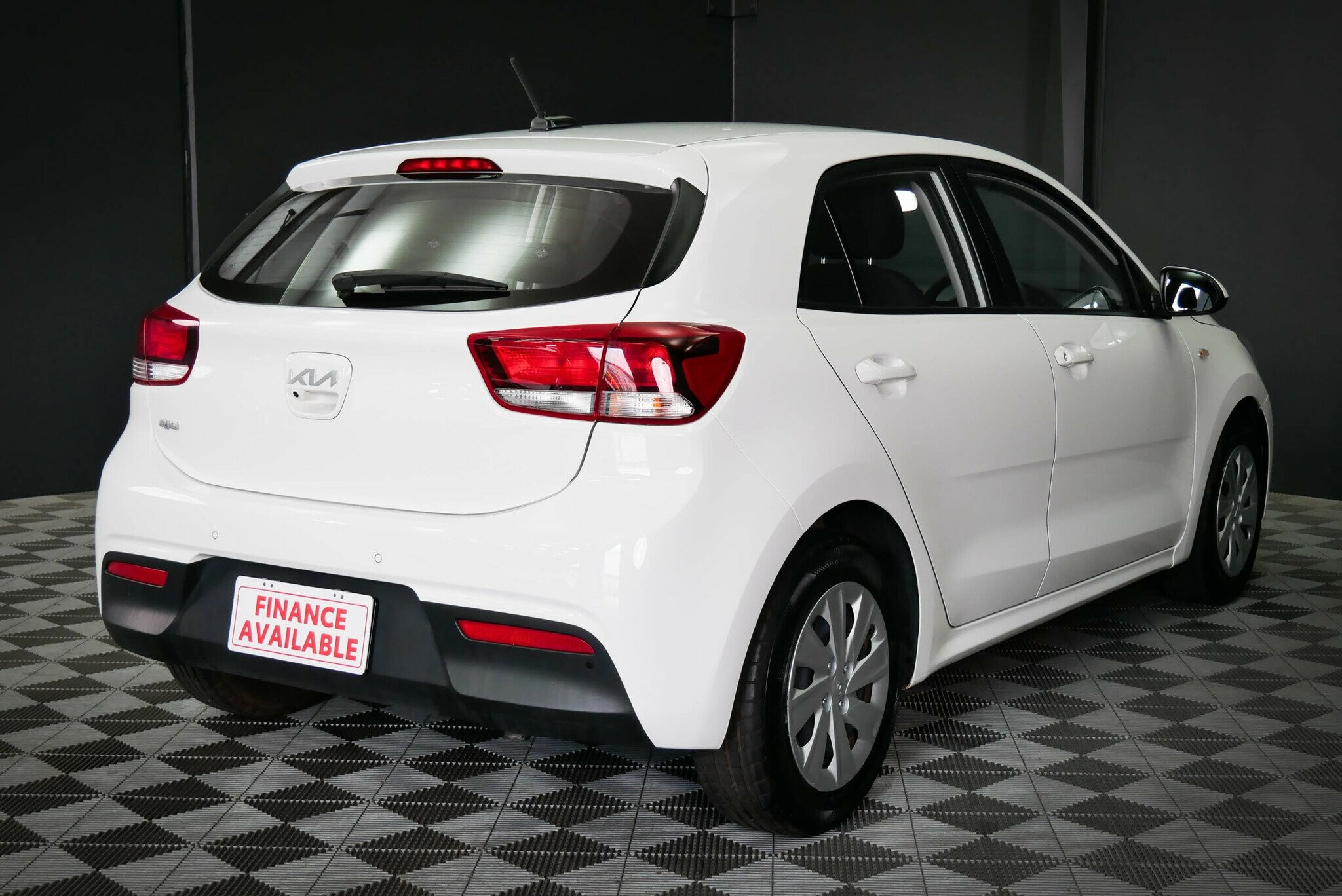 Kia Rio image 4
