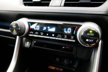 https://vehicle-cdn.autoleague.cloud/30640_U110995_12.jpg